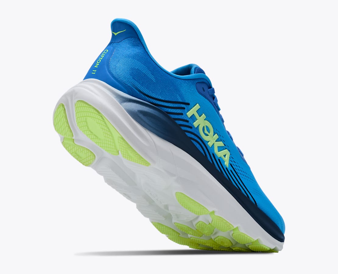 HOKA 클리프턴 11 뒤꿈치와 아웃솔 사선 디테일컷