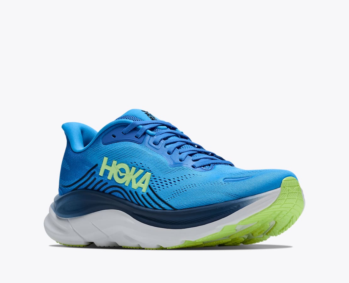 HOKA 클리프턴 11 앞쪽 어퍼와 레이스 디테일