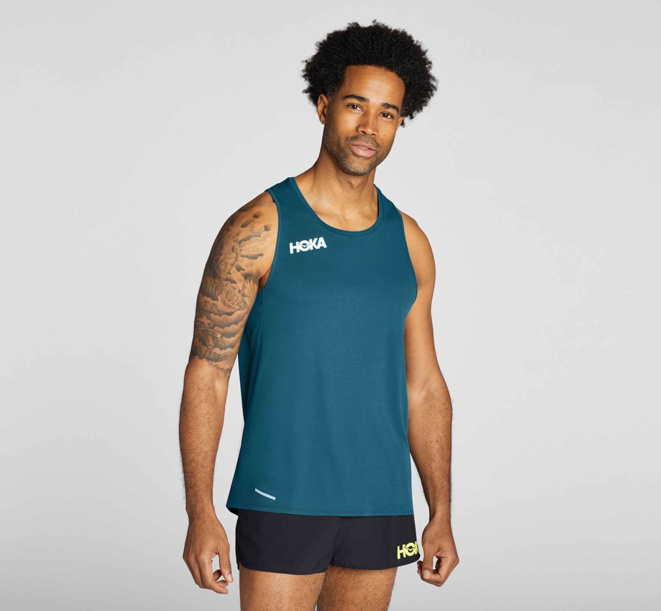 ブランド公式通販サイト Men for Singlet Glide HOKA | UK HOKA® ウォーキング・ランニングウェア