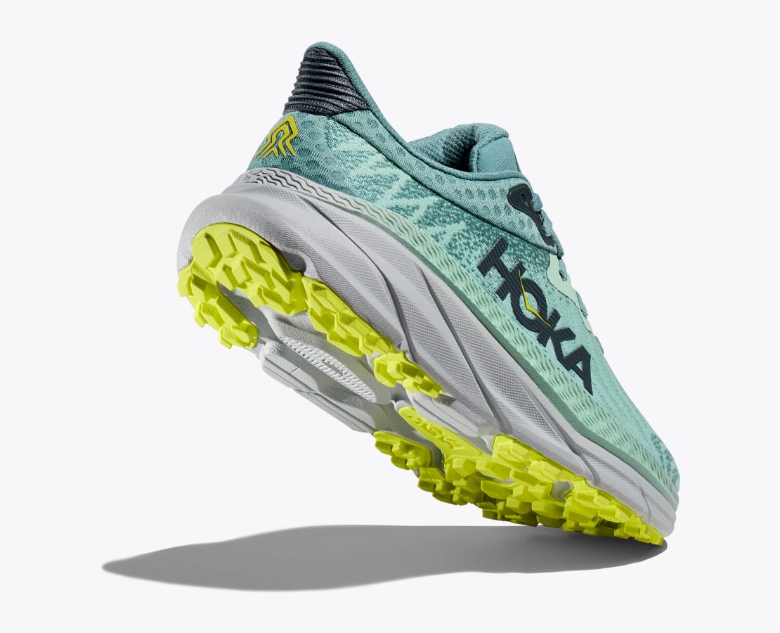 hoka challenger mid