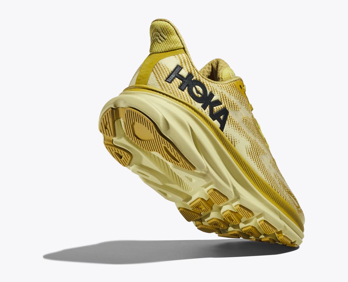 Nike Kyrie 7 'University Gold' Taxi Yellow Sneaker, Size