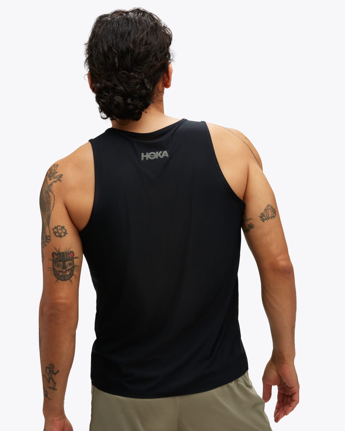 HOKA®公式サイト【エアロライト ラン タンク|AIROLITE RUN TANK 1151070 | メンズ】ホカ オネオネ™