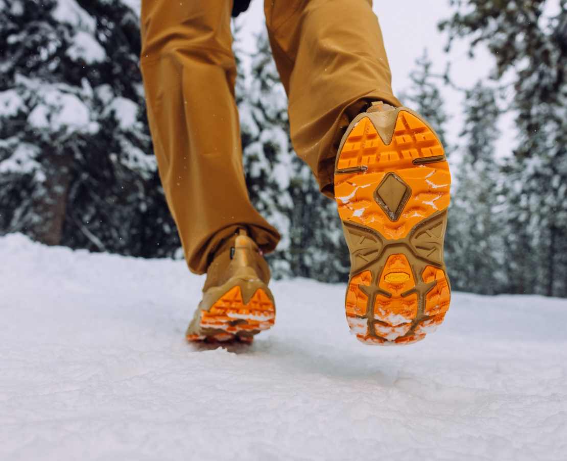 商品画像：Men's Kaha 2 Frost Moc GTX Waterproof Hiking Shoe | HOKA® 3