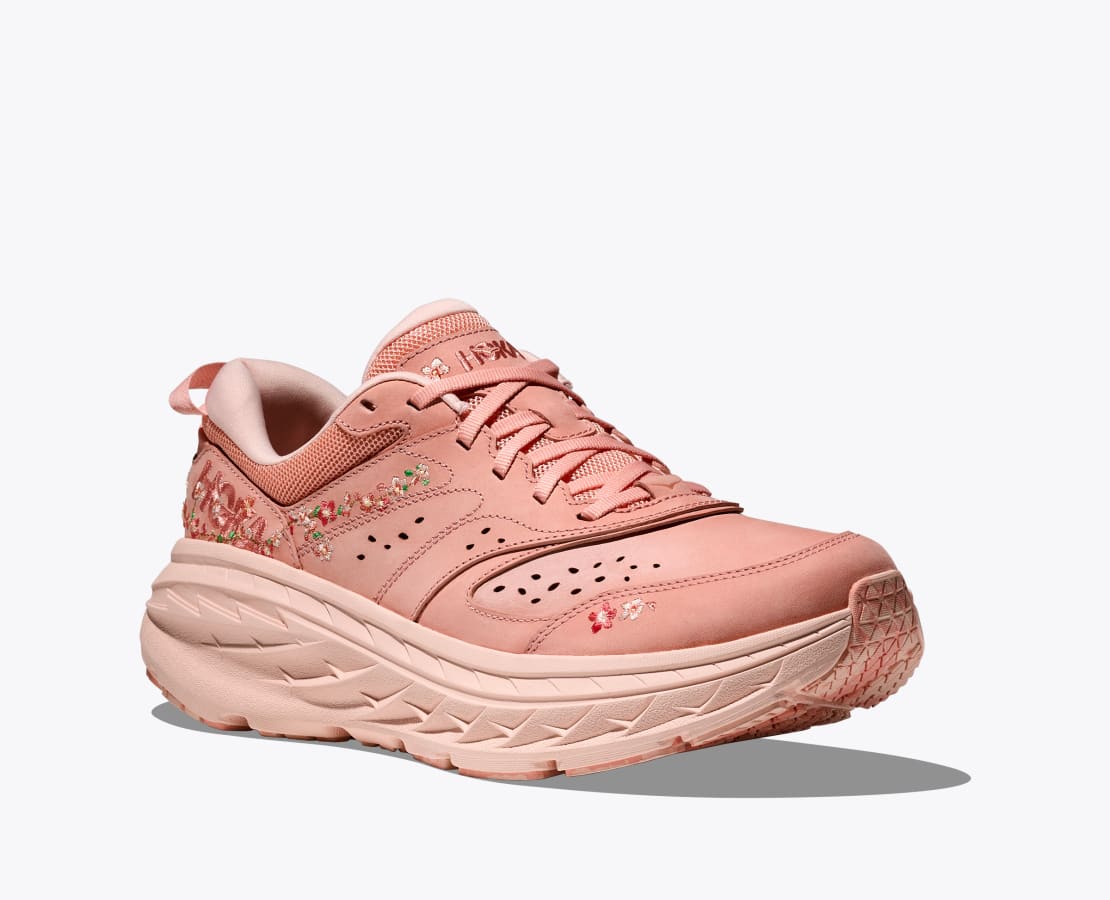 商品画像：Women's Bondi 7 Max Cushioned Road Running Shoe | HOKA® 4