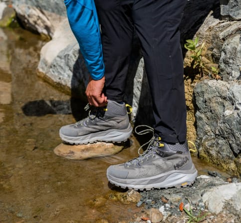 Hoka one one sky kaha top