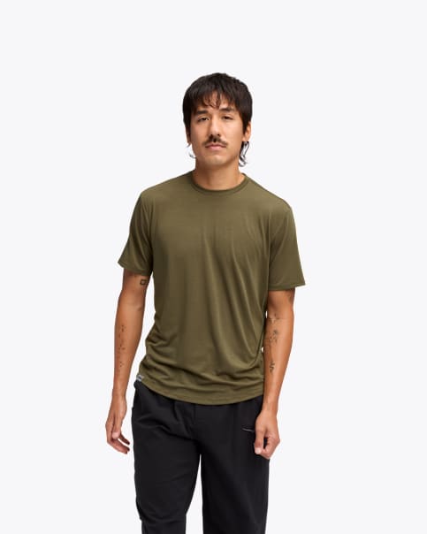 売れ筋商品|||ホカオネオネ Tシャツ レディース トップス ESSENTIAL TEE - Sports T-shirt - black HOKA®公式サイト【Hoka エッセンシャル T|HOKA ESSENTIAL TEE
