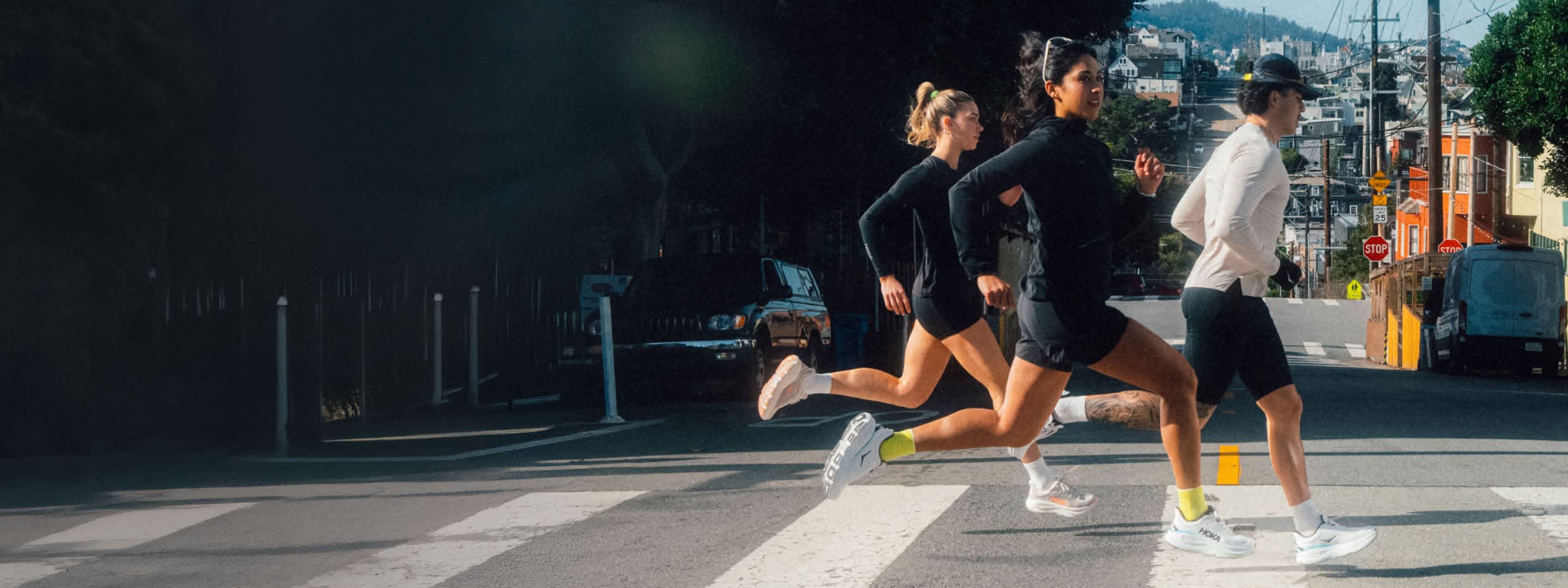アパレル |パフォーマンスウェア】HOKA® 公式サイト（ホカオネオネ™）