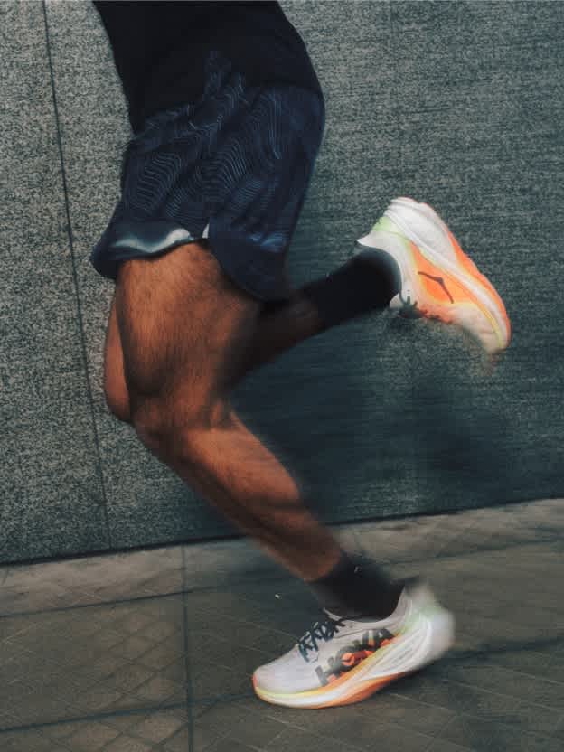 アパレル |パフォーマンスウェア】HOKA® 公式サイト（ホカオネオネ™）