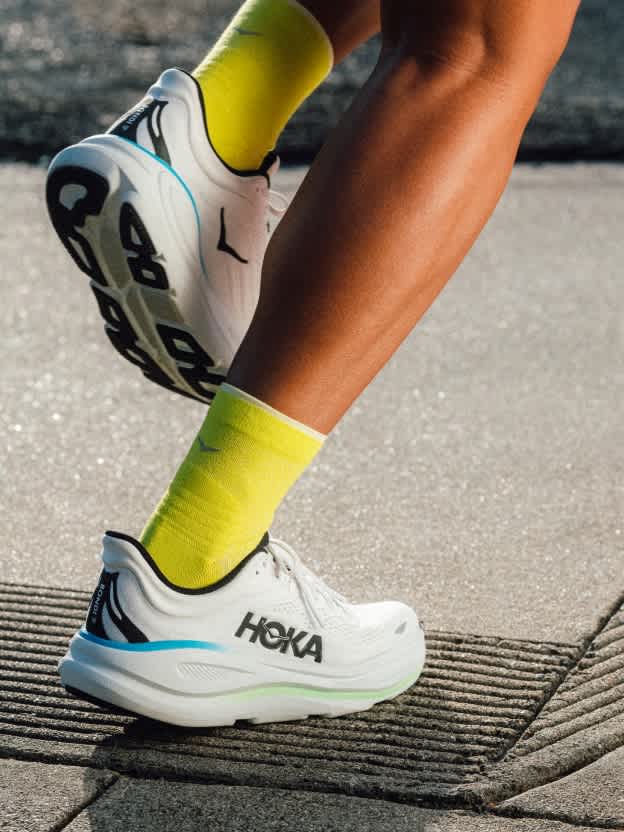 アパレル |パフォーマンスウェア】HOKA® 公式サイト（ホカオネオネ™）