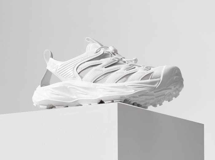 HOKA® 公式サイト【リカバリーサンダル・シューズ|すべて
