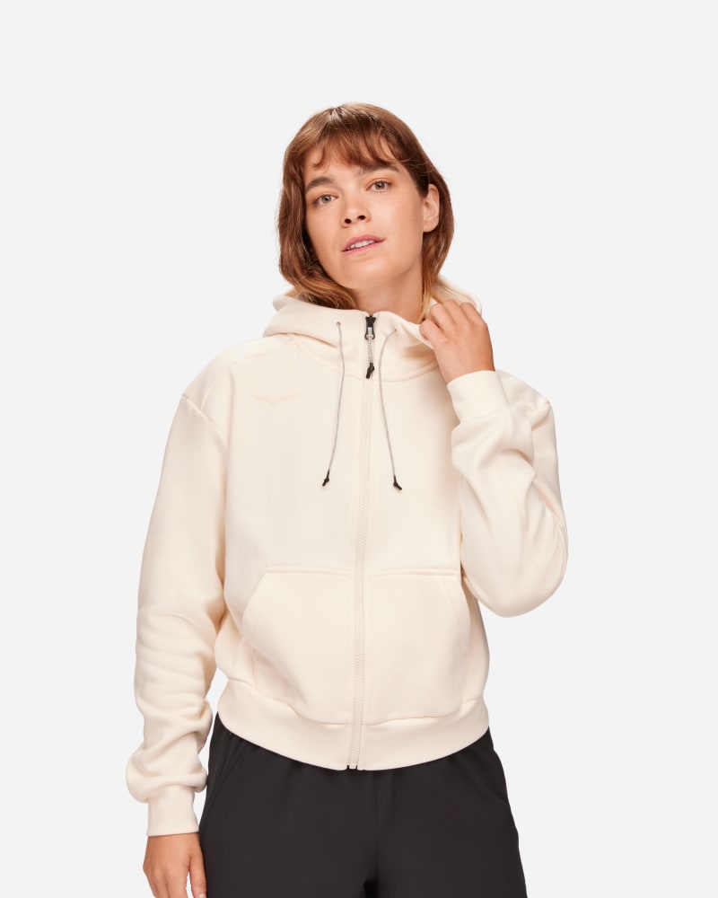 sweat à capuche essential hoka zippé pour femme en eggnog taille s | polaires et sweats à capuche