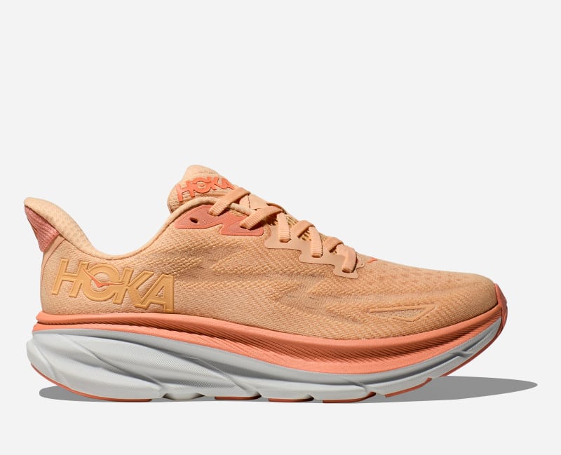 HOKA Clifton 9 tursko i farger cantaloupe/hvit, størrelse: 45 1/3