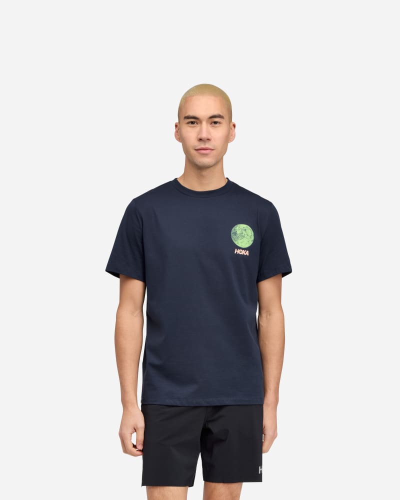T-shirt a manica corta HOKA Collage per Uomo in Varsity Navy Taglia S | T-Shirts