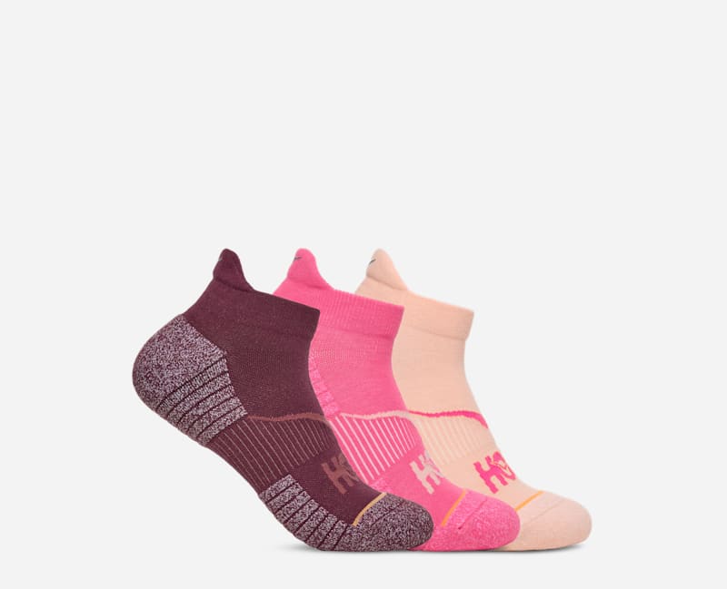 HOKA Lot de trois paires de chaussettes de running invisibles en Black Cherry/Electric Rose/Rose Latte Taille S