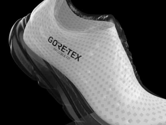 GORE-TEX® INVISIBLE FIT liner shown inside a shoe, with water droplets.