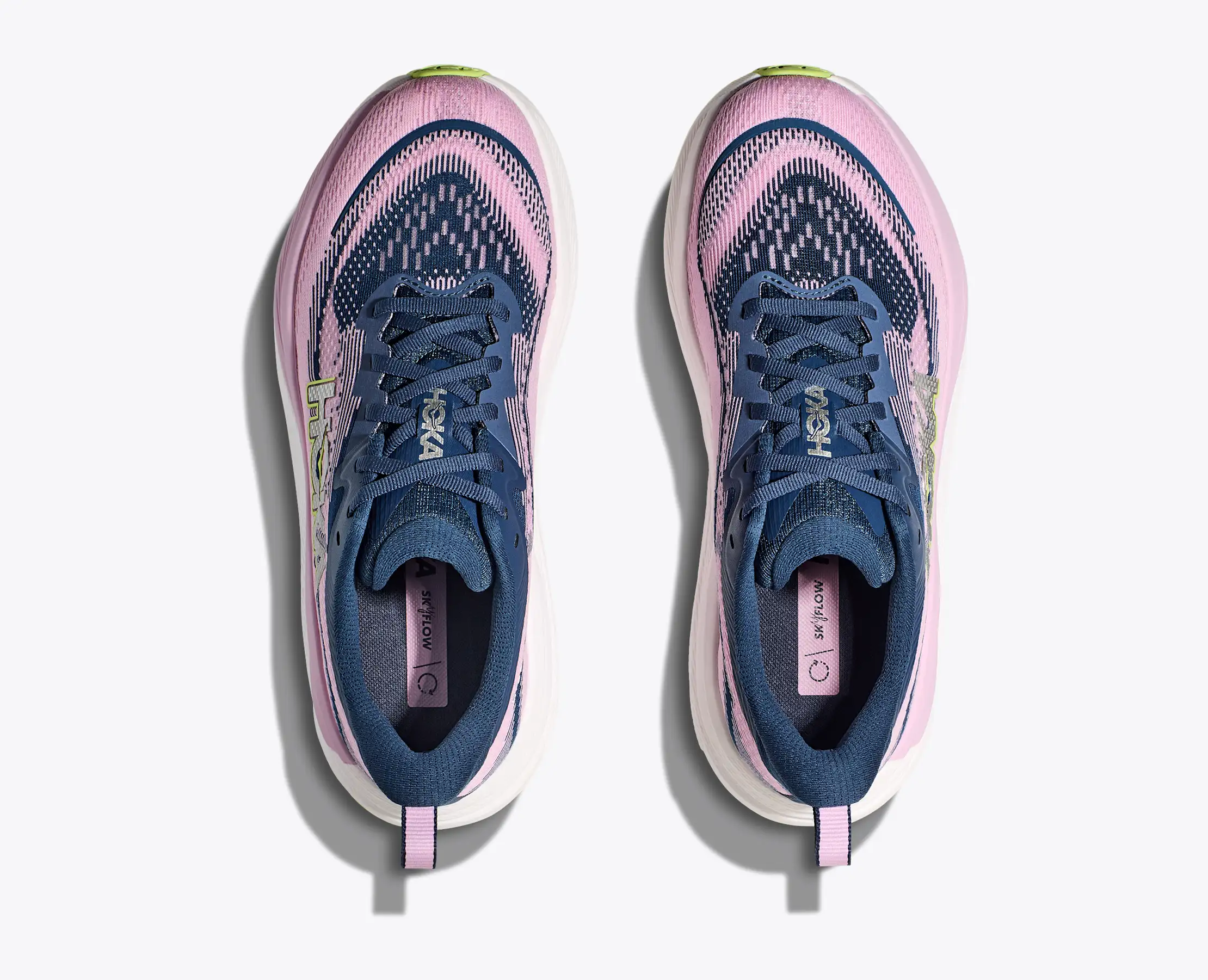 【極美品】HOKA ONEONE SKYFLOW スカイフロー　　ピンク24㎝ Women's Skyflow Running Shoe | HOKA®