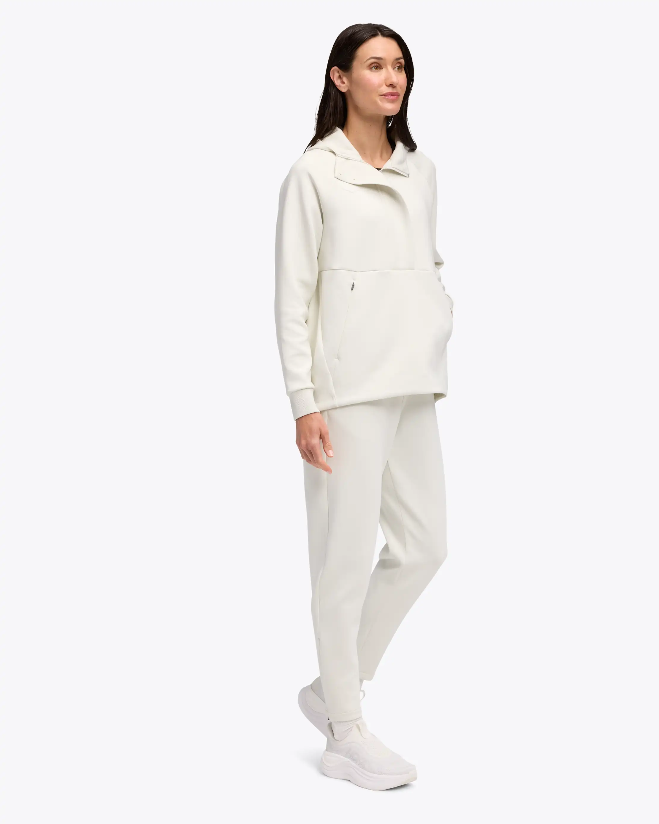 HOKA Essential Recovery Hoodie for Women | HOKA® TR