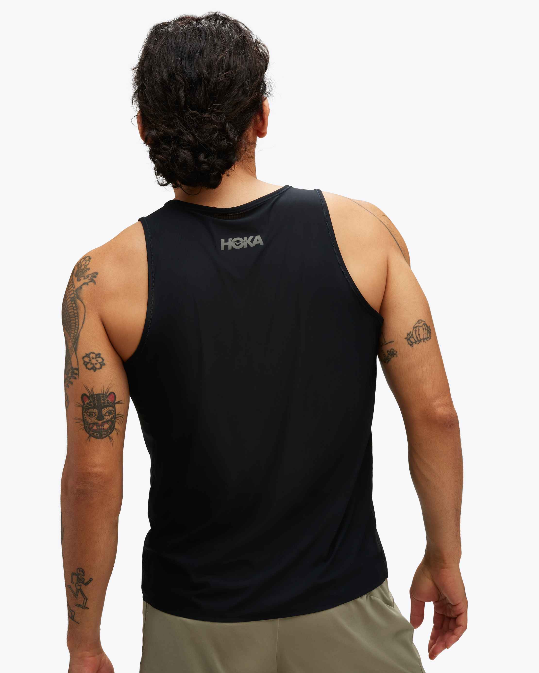 HOKA メンズブラック タンクトップ HOKA Airolite Run Tank for Men | HOKA® CH