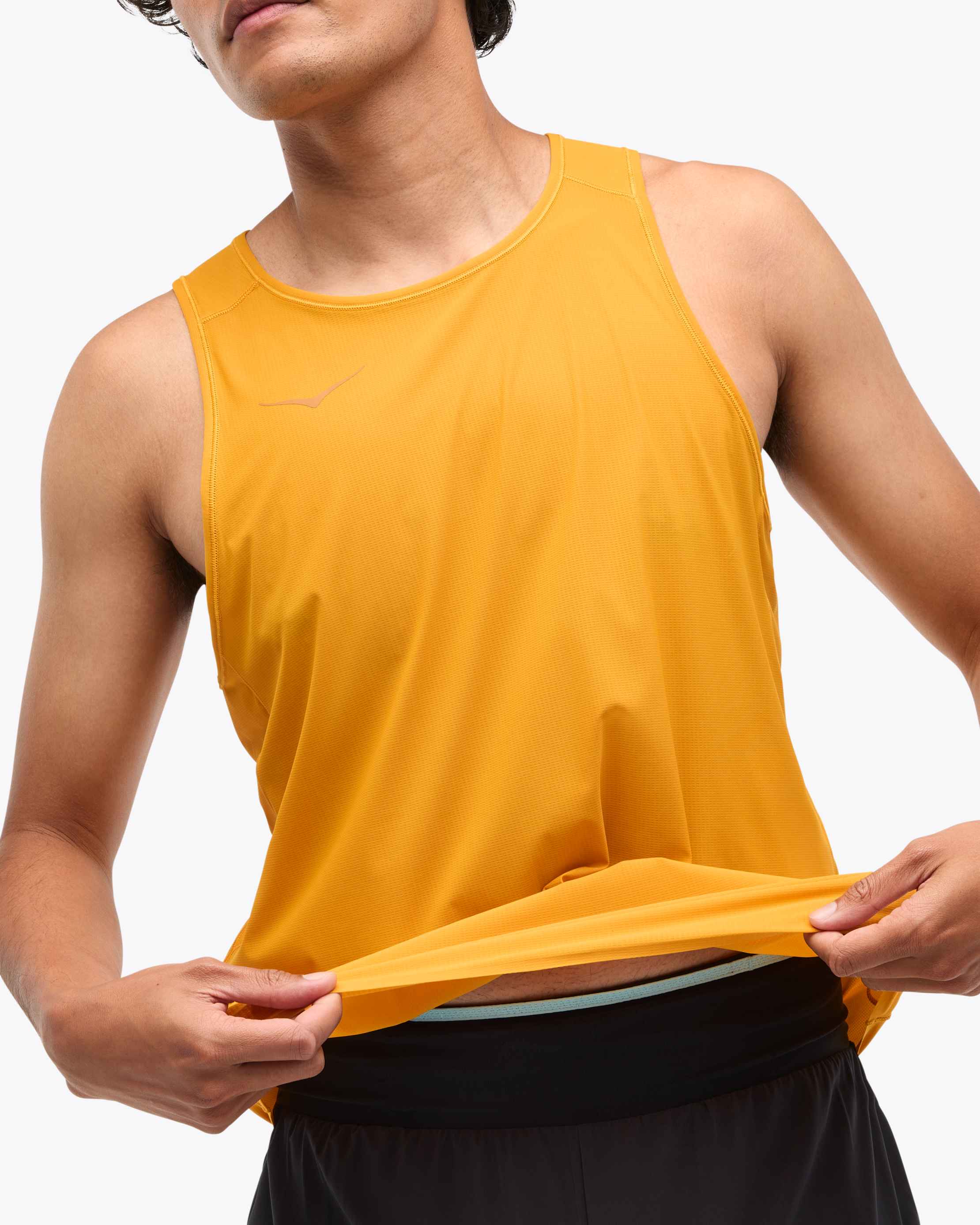 タンクトップ AAKAM Sunkissed Sleeveless 5SH083 HOKA Airolite Run Tank for Men | HOKA® TN