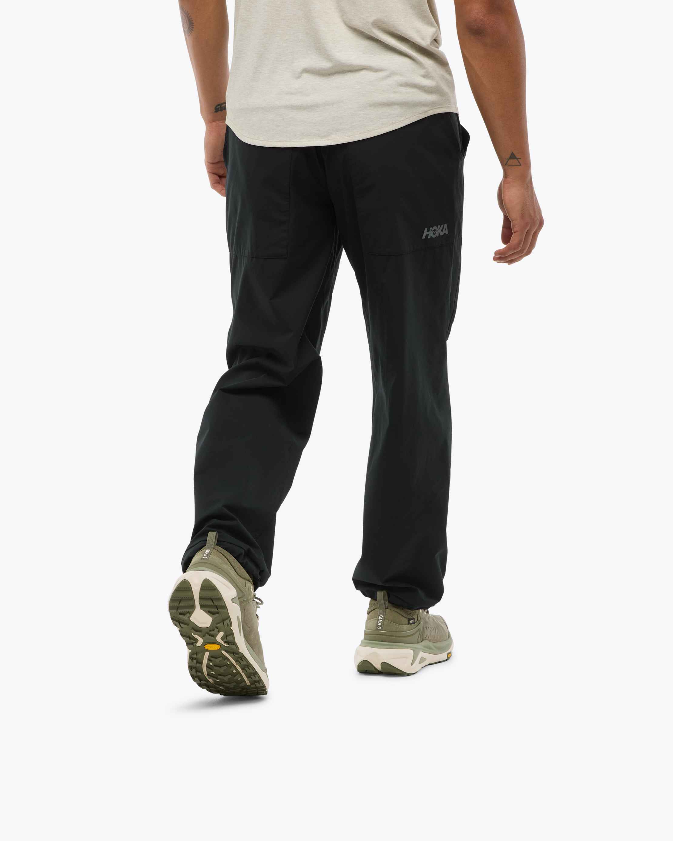 【BAON】[unisex] Hoka Brushed One Tuck Banding Pants HOKA ONE ONE® Transport Pant for Men | HOKA ONE ONE®