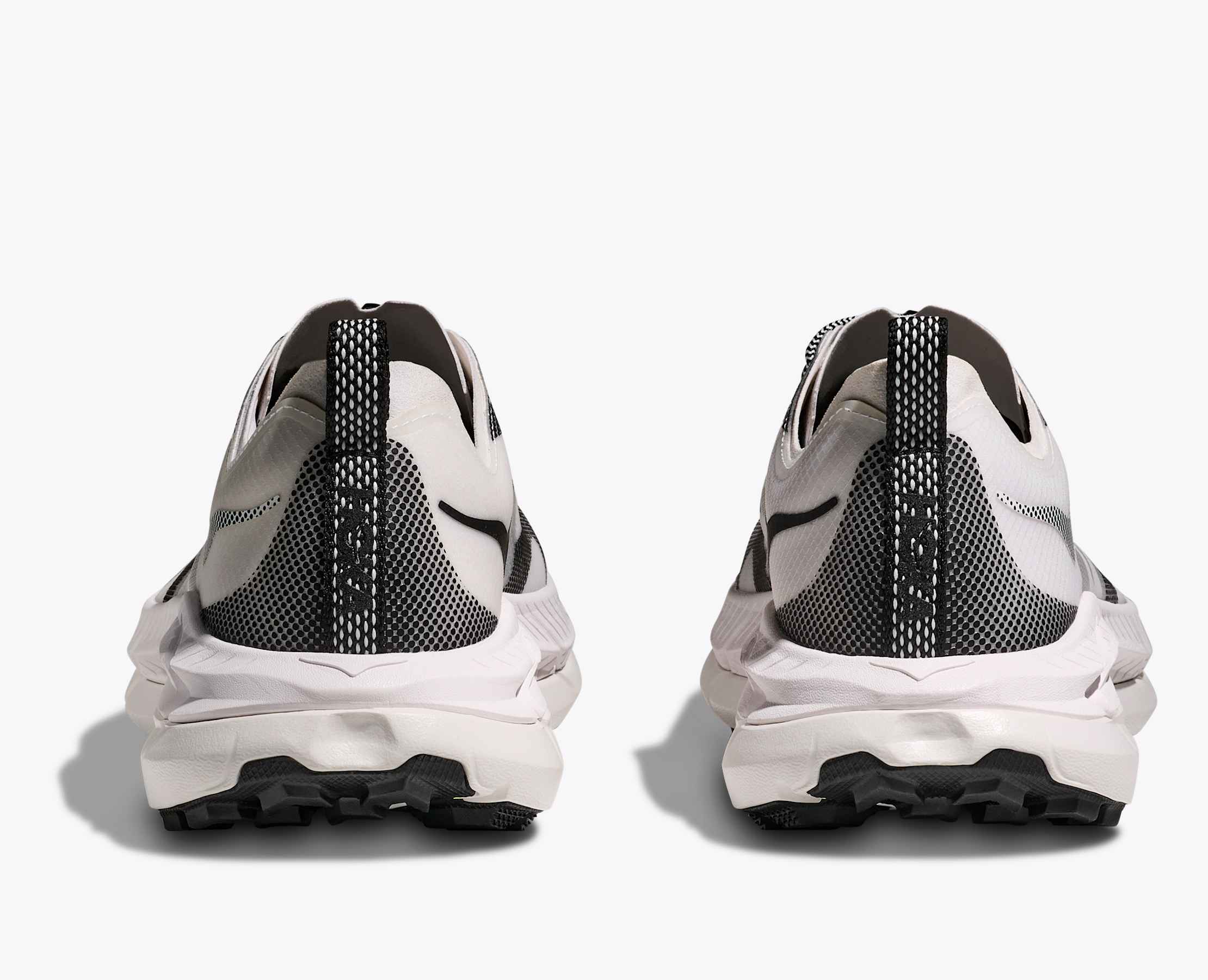 パンダ HOKA Stealth/Tech Mafate Speed 4 Lite for All | HOKA® RU