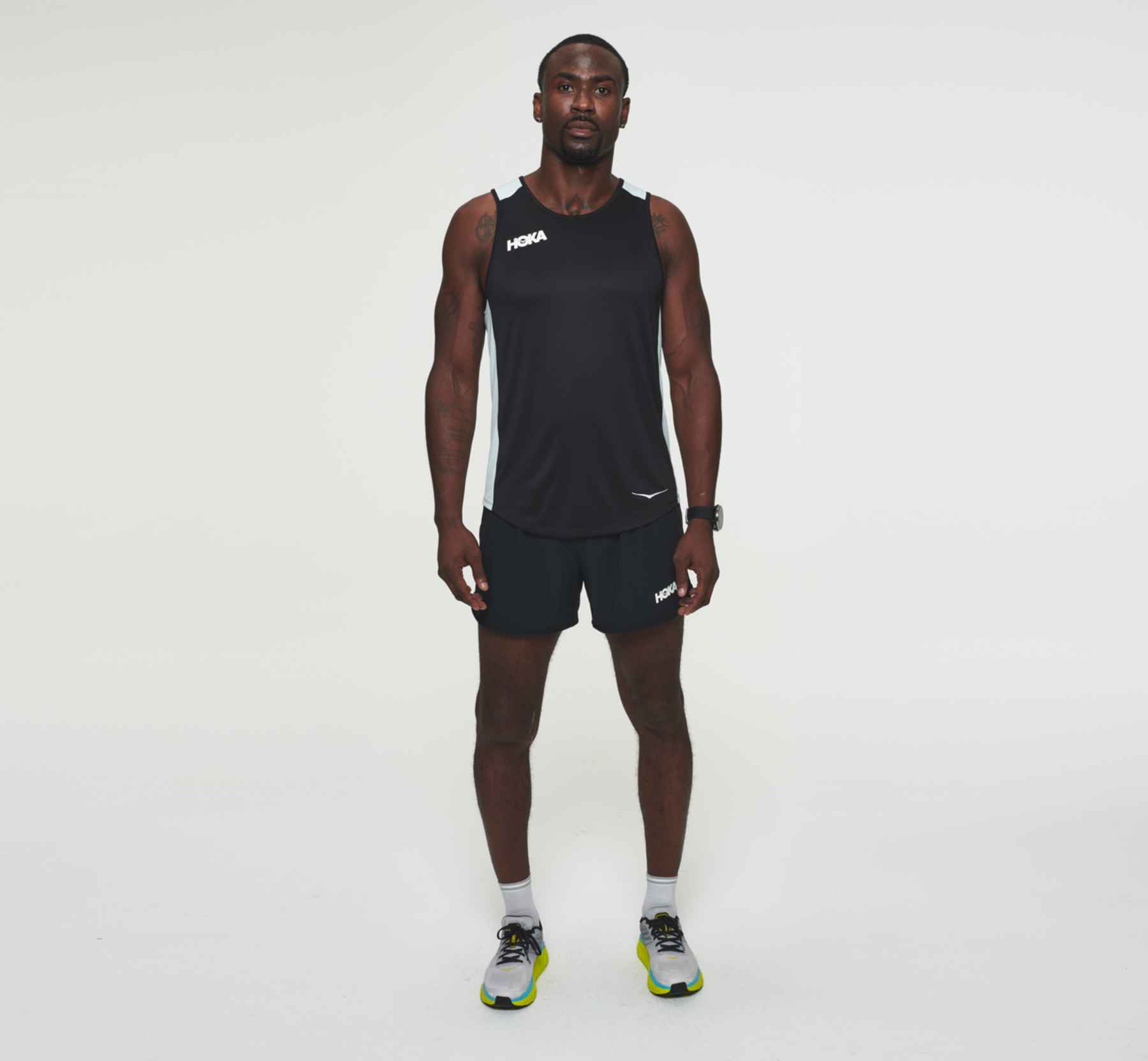 HOKA メンズブラック タンクトップ 1110293-BWNB_1.png?_s=RAABAB0