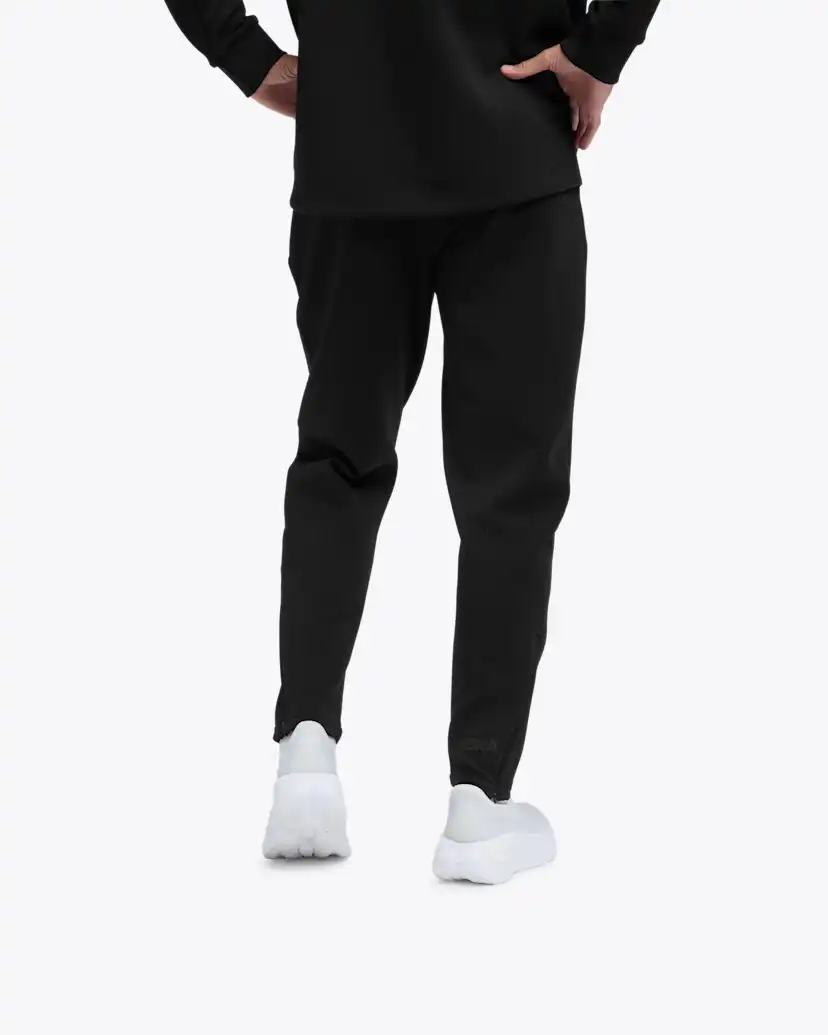 Мужские брюки Hoka Essential Recovery Pant — фото 2