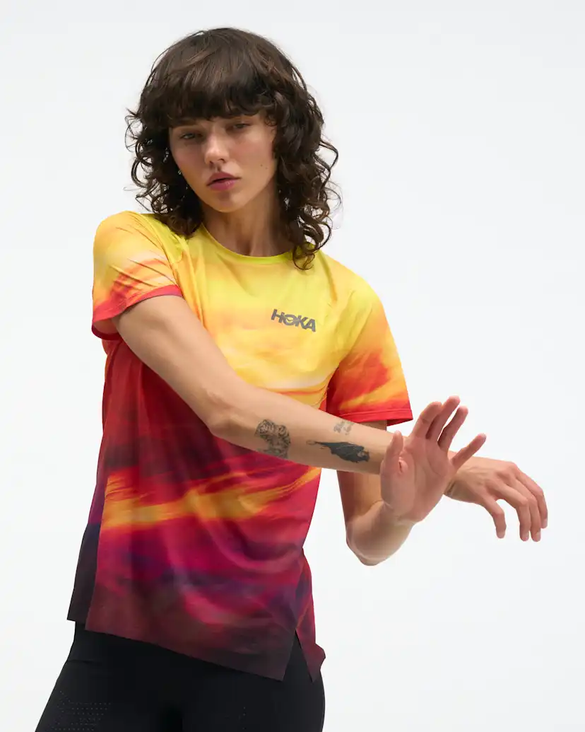Женские топы Hoka Race Day Short Sleeve — фото 4
