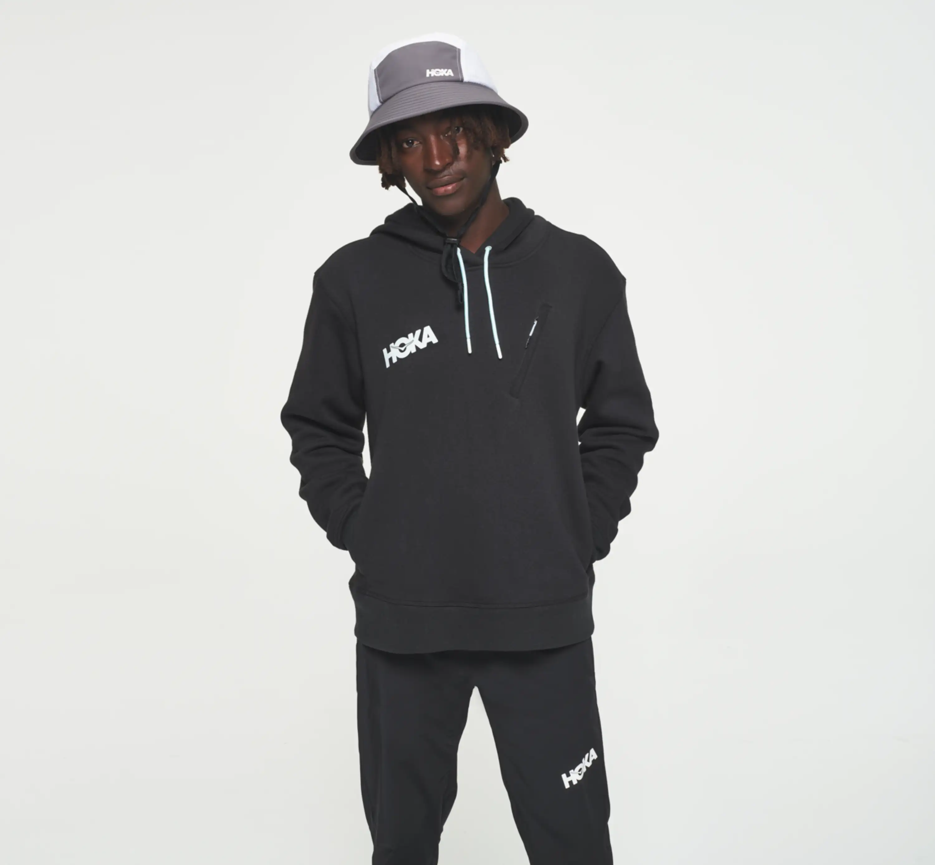 HOKA フード付きパーカー 黒 1110315-BLK_1.png?_s=RAABAB0