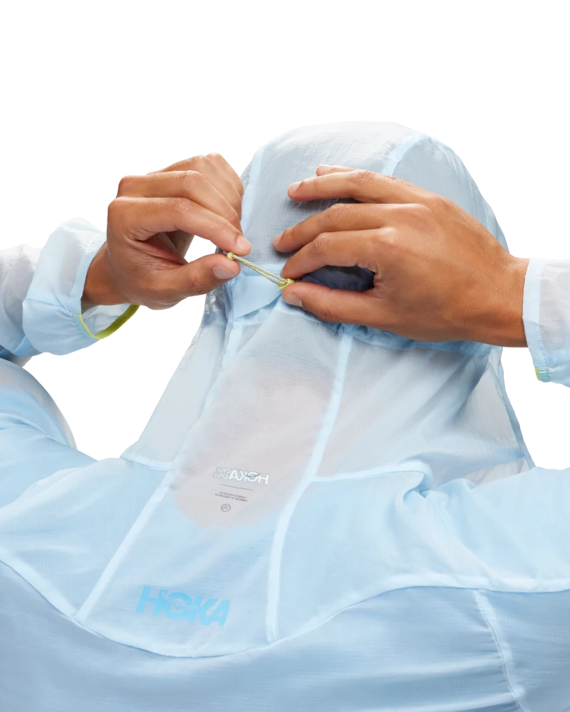 Capuche réglable en un point
