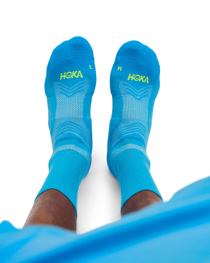 L’éponge avec logo d’oiseau offre un amorti sur le dessus du pied