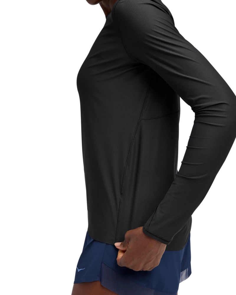 La coupe ajustée bouge avec le corps