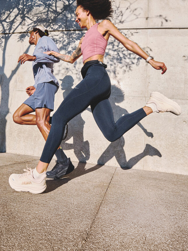 アパレル |パフォーマンスウェア】HOKA® 公式サイト（ホカオネオネ™）