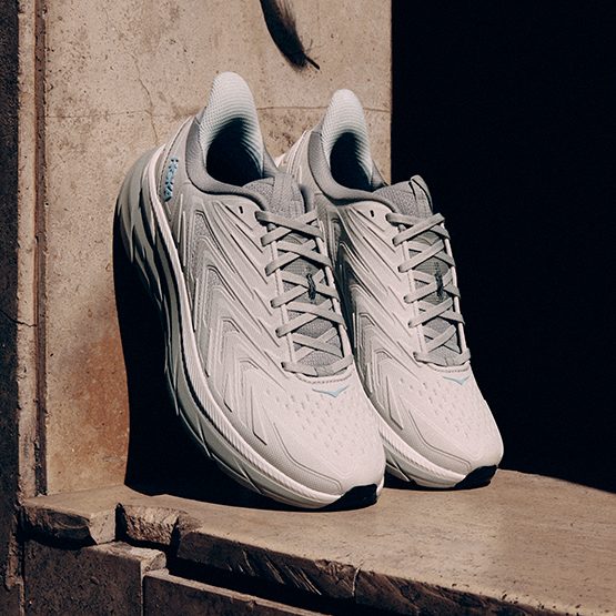 HOKA® 公式サイト【グレーシューズ・スニーカー 】ホカオネオネ™