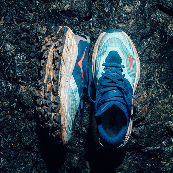 HOKA® 公式サイト【ネイビーシューズ・スニーカー 】ホカオネオネ™