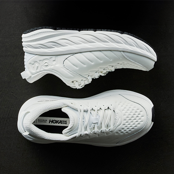 HOKA® 公式サイト【ベージュ・ブラウンシューズ・スニーカー