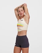 Soutien-gorge court pour le jour de la course