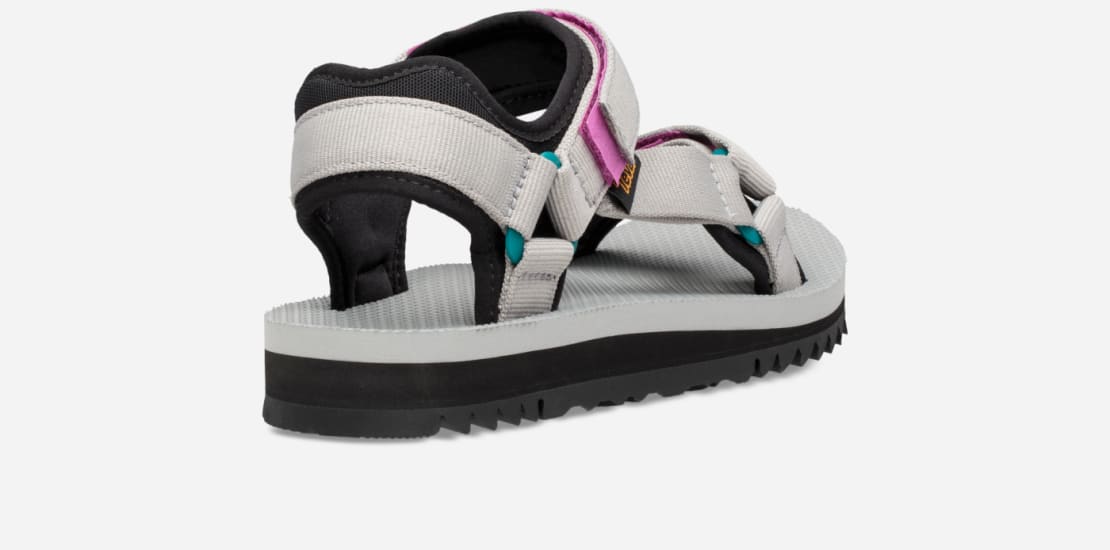 teva universal trail black