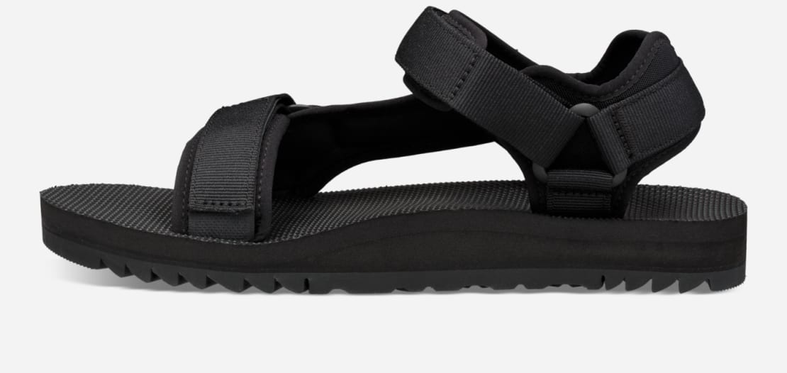 teva universal trail black