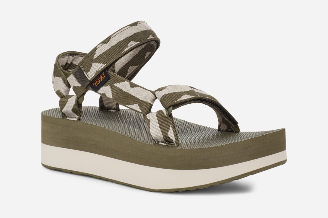 teva women's flatform universal