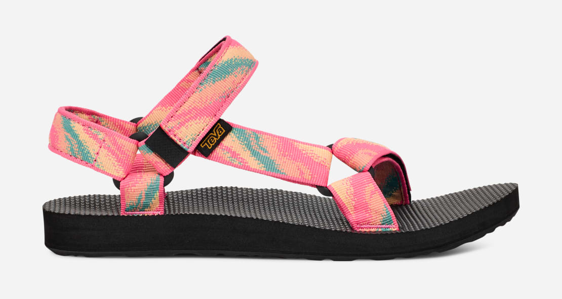 Pink tevas deals