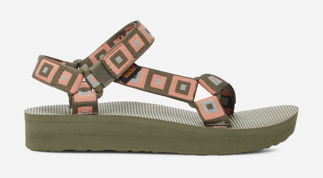 Teva uo exclusive midform universal sandal deals