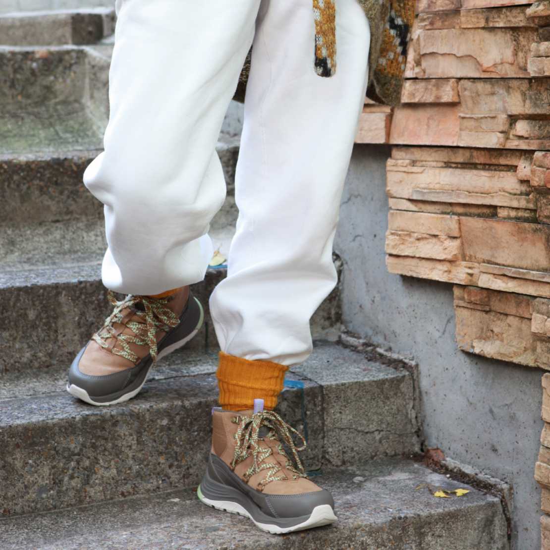 [Teva] オウロリスAURORISスノーシューズ 22cm Tevaから、水辺で培ったノウハウを活かし、雪上や寒冷地の路面で