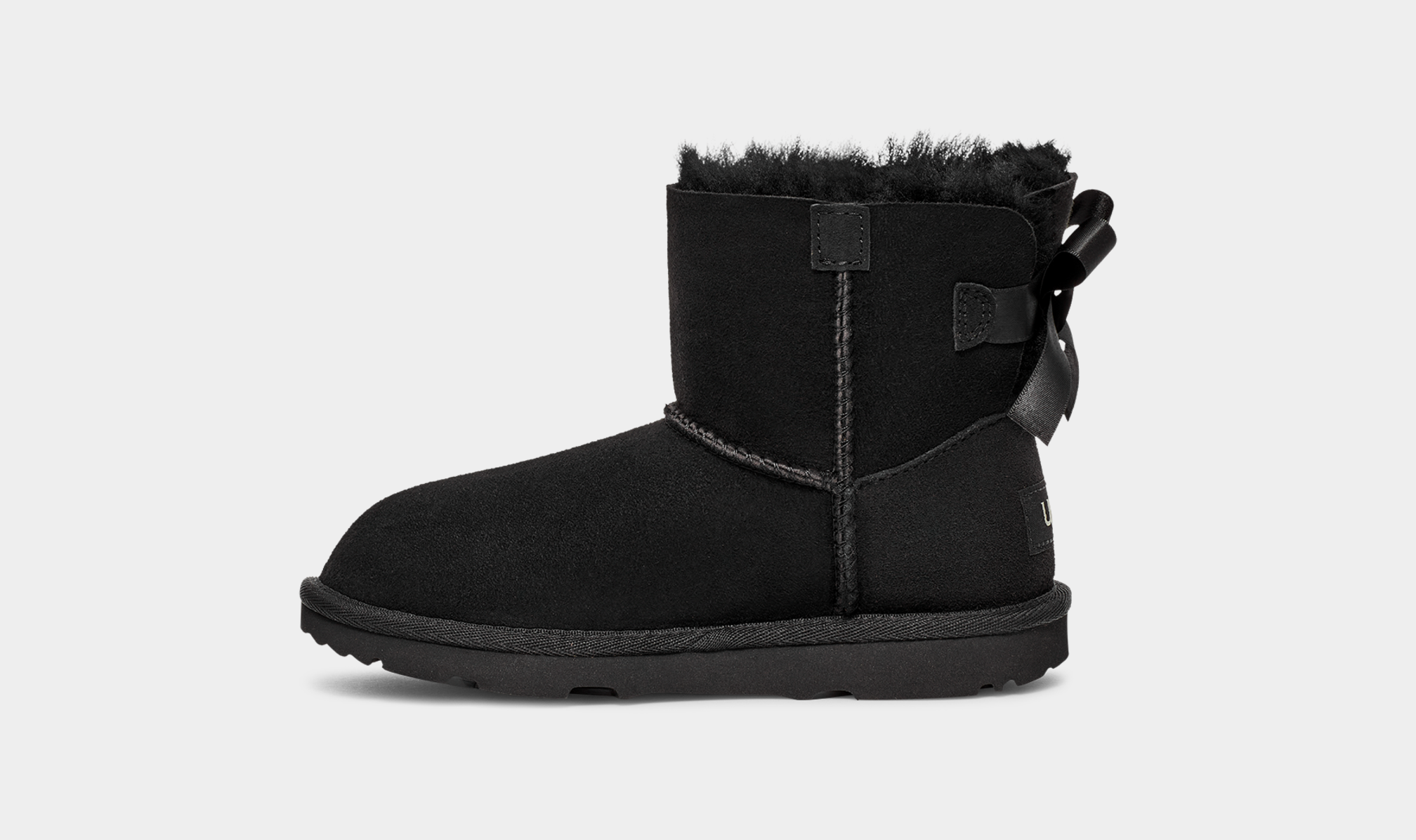 Ugg classic 2025 short noir