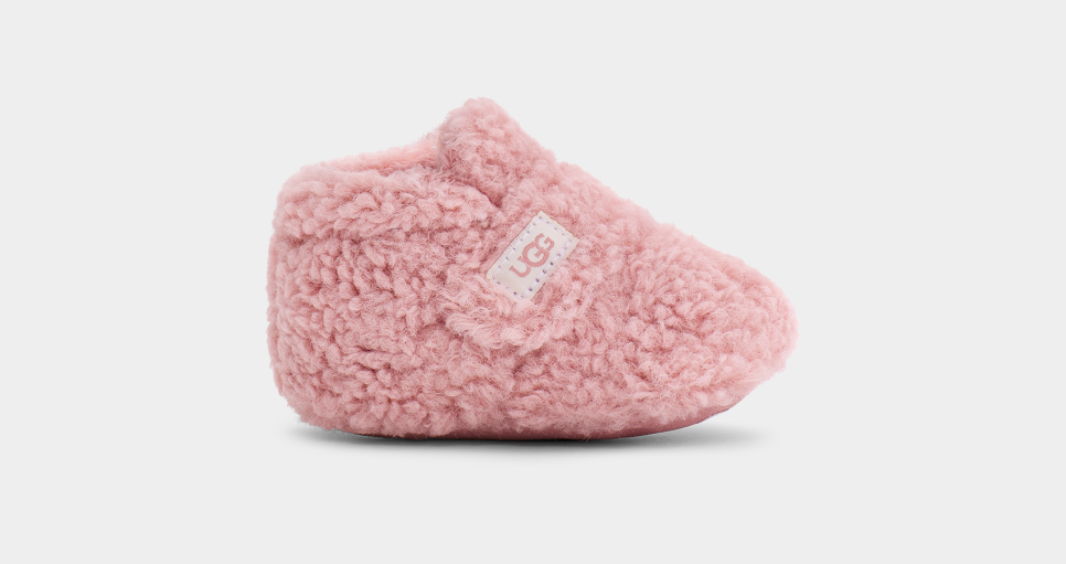 Ugg slippers sales baby pink