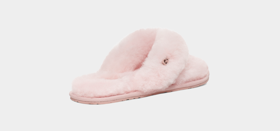 Furry flip flops 2024 ugg