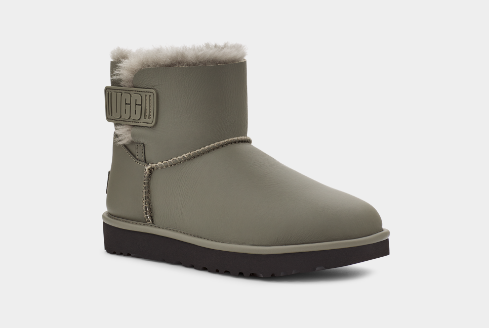2 best sale strap uggs