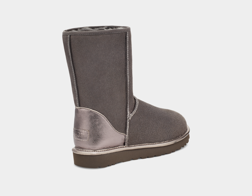 Classic Short Shine Boot UGG