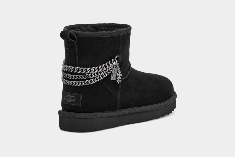 Classic Mini Chains Boot UGG