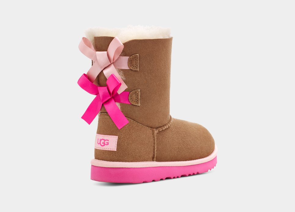 Baby pink best sale uggs with bows
